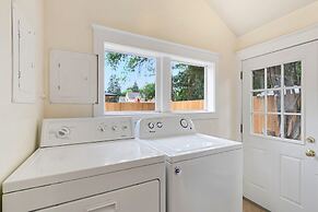 Downtown Abode W/ Hot Tub – Walk to Csu & Old Town