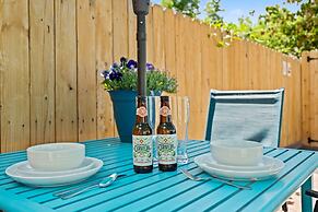 Downtown Abode W/ Hot Tub – Walk to Csu & Old Town