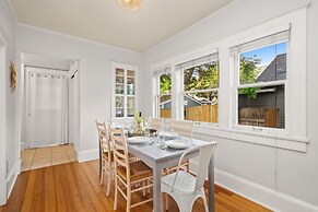 Downtown Abode W/ Hot Tub – Walk to Csu & Old Town