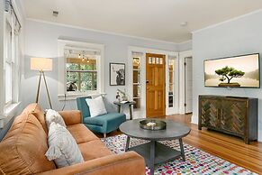 Downtown Abode W/ Hot Tub – Walk to Csu & Old Town