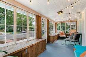 Downtown Abode W/ Hot Tub – Walk to Csu & Old Town