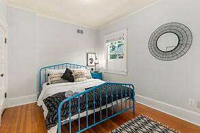 Downtown Abode W/ Hot Tub – Walk to Csu & Old Town