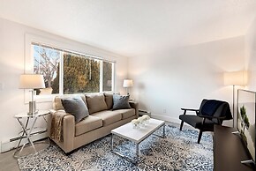 Comfortable Abode Near Historic Downtown