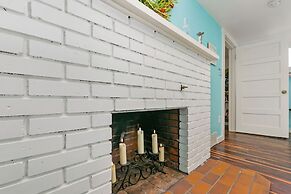 Mulberry Place: a Charming Cottage Near Old Town!