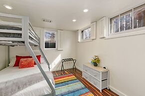 Mulberry Place: a Charming Cottage Near Old Town!