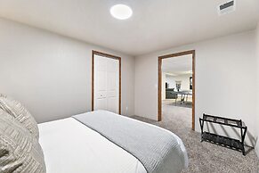 Scandinavian Chic – Hot Tub, Bikes and Lake Life!