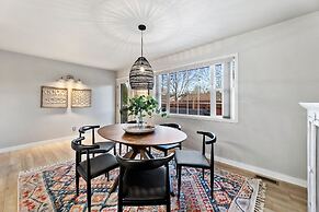 Scandinavian Chic – Hot Tub, Bikes and Lake Life!