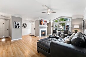 Scandinavian Chic – Hot Tub, Bikes and Lake Life!