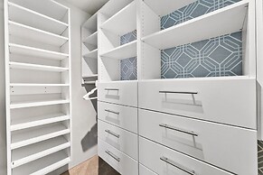 Scandinavian Chic – Hot Tub, Bikes and Lake Life!