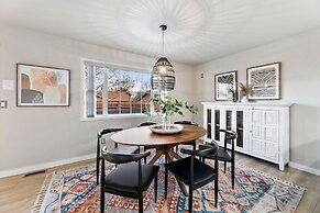 Scandinavian Chic – Hot Tub, Bikes and Lake Life!