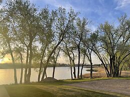 Scandinavian Chic – Hot Tub, Bikes and Lake Life!