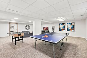 Scandinavian Chic – Hot Tub, Bikes and Lake Life!