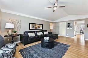 Scandinavian Chic – Hot Tub, Bikes and Lake Life!