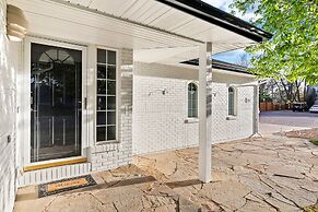 Scandinavian Chic – Hot Tub, Bikes and Lake Life!