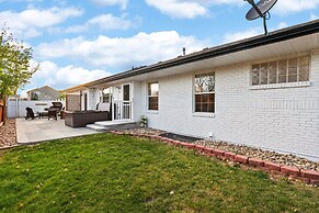 Scandinavian Chic – Hot Tub, Bikes and Lake Life!