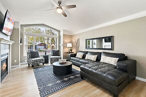 Scandinavian Chic – Hot Tub, Bikes and Lake Life!