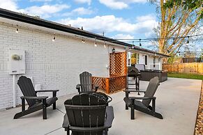 Scandinavian Chic – Hot Tub, Bikes and Lake Life!