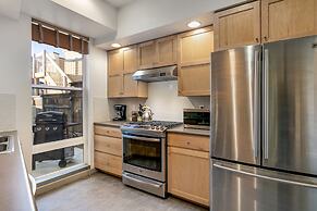 Old Town North Jewel! Near Breweries and River!