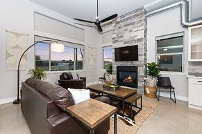 Old Town Modern New Build: Rftp Spa W/ Mtn Views!