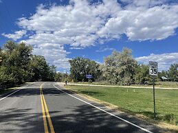 Spectacular Home in Peaceful Area Vineyard Views