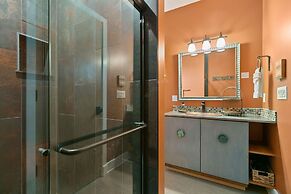 Spectacular Home in Peaceful Area Vineyard Views