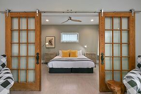 Spectacular Home in Peaceful Area Vineyard Views