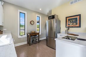 Spectacular Home in Peaceful Area Vineyard Views