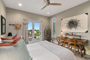 Spectacular Home in Peaceful Area Vineyard Views