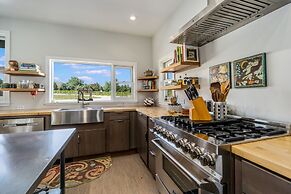 Spectacular Home in Peaceful Area Vineyard Views