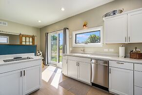 Spectacular Home in Peaceful Area Vineyard Views