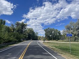 Spectacular Home in Peaceful Area Vineyard Views