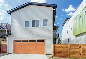 Steps From River & Old Town - Hot Tub & King Bd