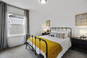 New Build W/ Great Backyard & Lake Access!