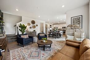 New Build W/ Great Backyard & Lake Access!