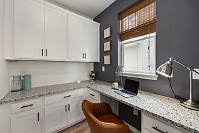 New Build W/ Great Backyard & Lake Access!