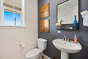 New Build W/ Great Backyard & Lake Access!