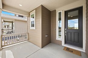 New Build W/ Great Backyard & Lake Access!