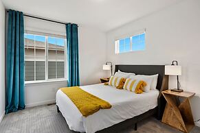 New Build W/ Great Backyard & Lake Access!