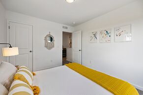 New Build W/ Great Backyard & Lake Access!