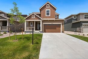 New Build W/ Great Backyard & Lake Access!