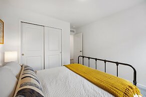 New Build W/ Great Backyard & Lake Access!