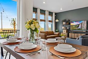 New Build W/ Great Backyard & Lake Access!