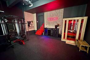 New Build W/ Great Backyard & Lake Access!