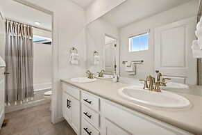 New Build W/ Great Backyard & Lake Access!