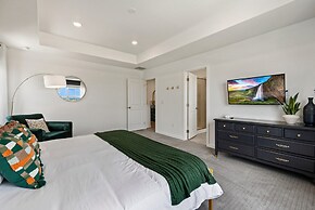 New Build W/ Great Backyard & Lake Access!