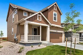 New Build W/ Great Backyard & Lake Access!