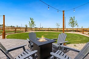 New Build W/ Great Backyard & Lake Access!