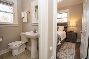 Cozy Carriage House, Walk to UNC, Free Bikes