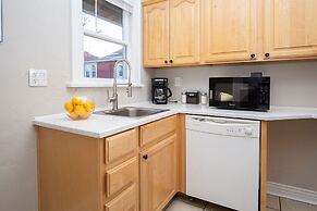 Cozy Carriage House, Walk to UNC, Free Bikes