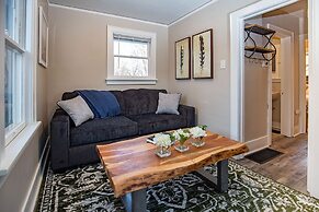 Cozy Carriage House, Walk to UNC, Free Bikes